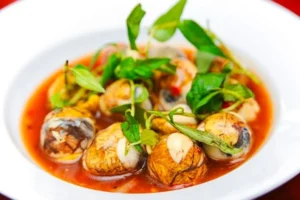 trứng cút lộn xào me